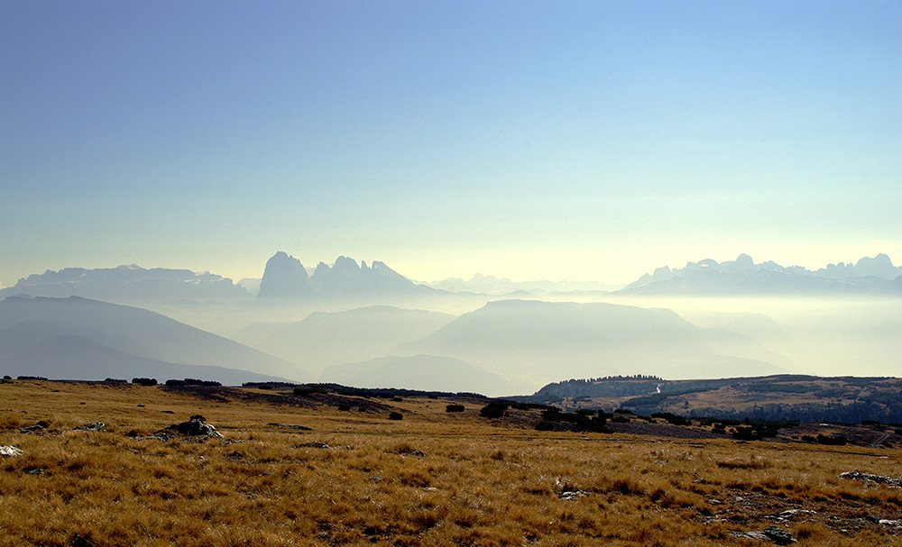 Dolomiten im Dunst