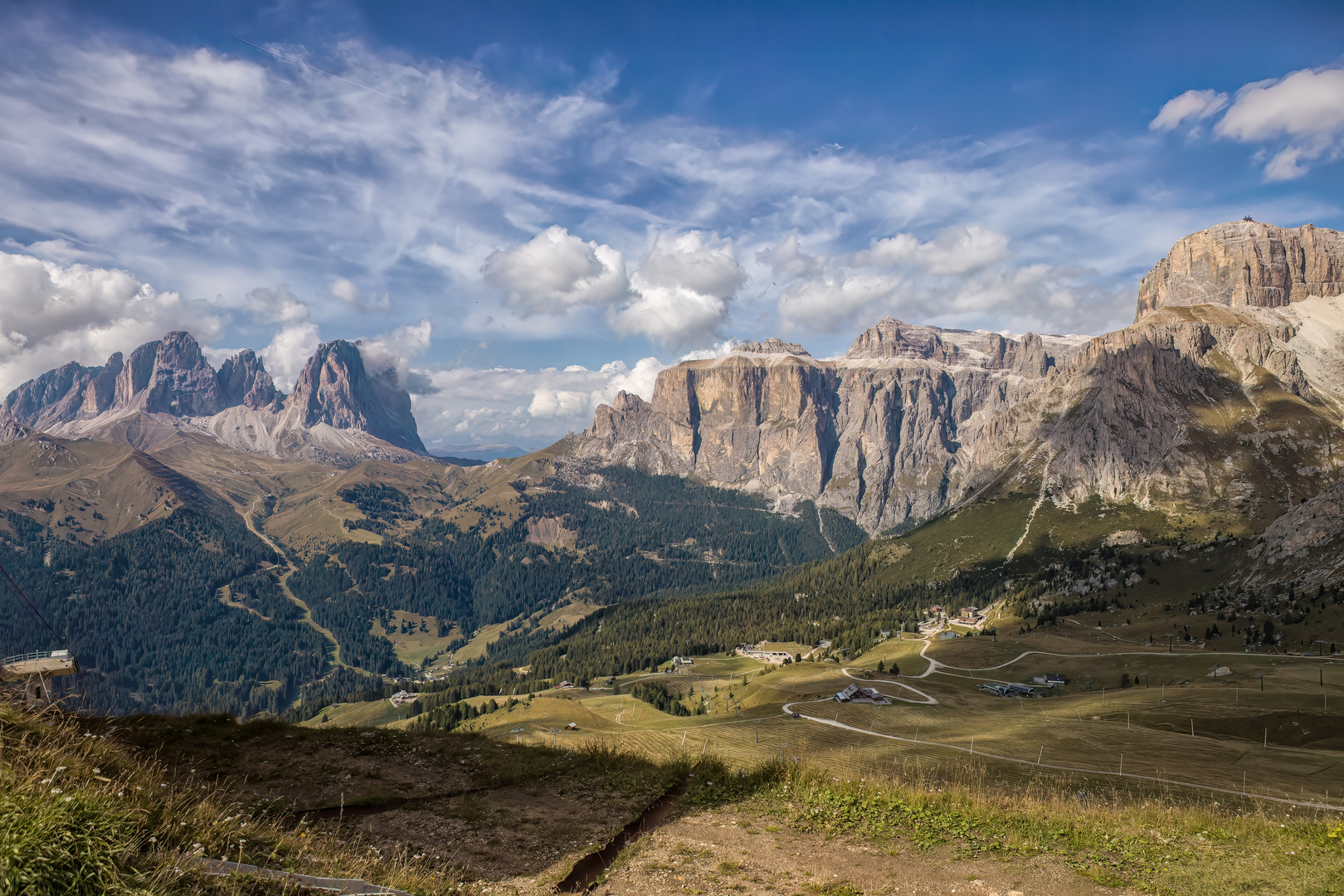 Dolomiten oberhalb von Canazei