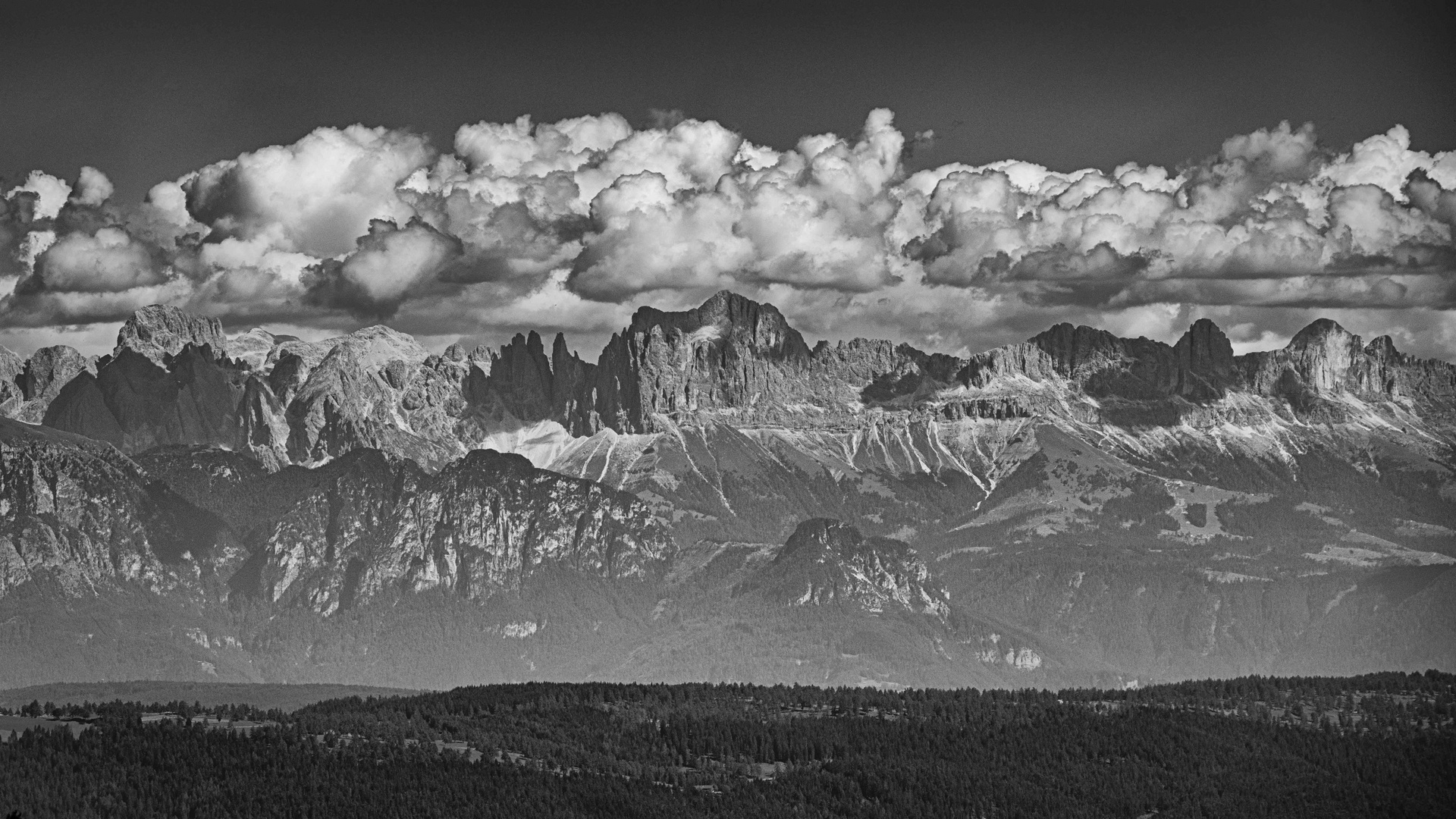 Dolomiten Panorama mit Wolken