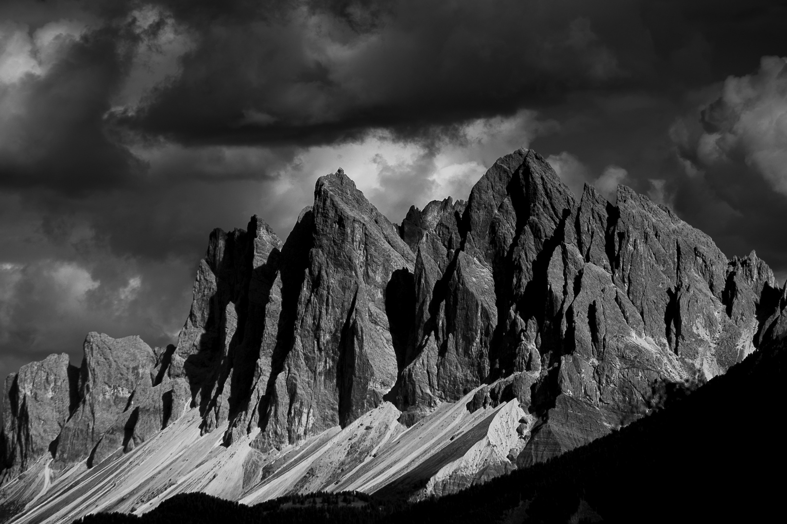 Dolomiten schwarz-weiß