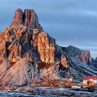 Dolomiten*Die drei Zinnen Hütte*t bei Sonnen untergang....