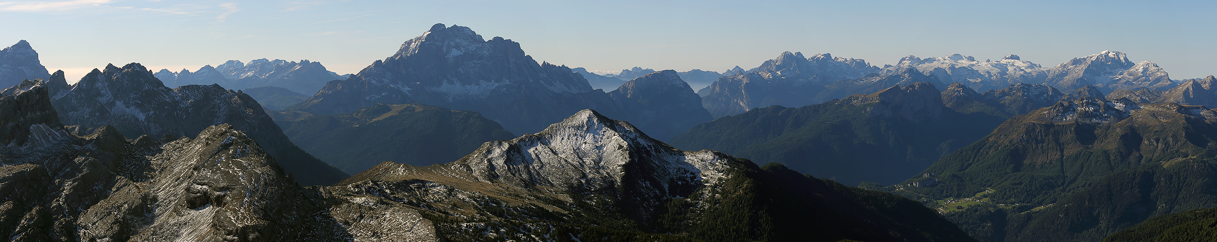 Dolomitengipfel aus cirka 2750 m vom Klienen Lagazuoi...