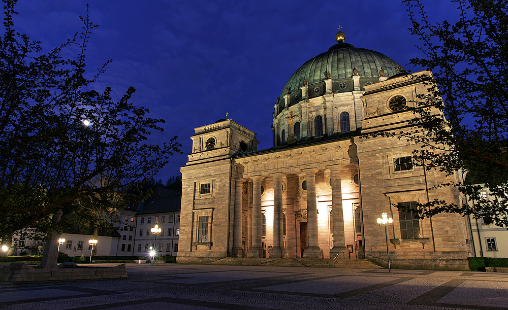 Dom bei Nacht