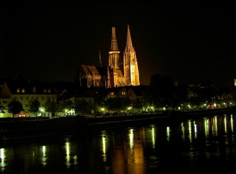 Dom bei Nacht