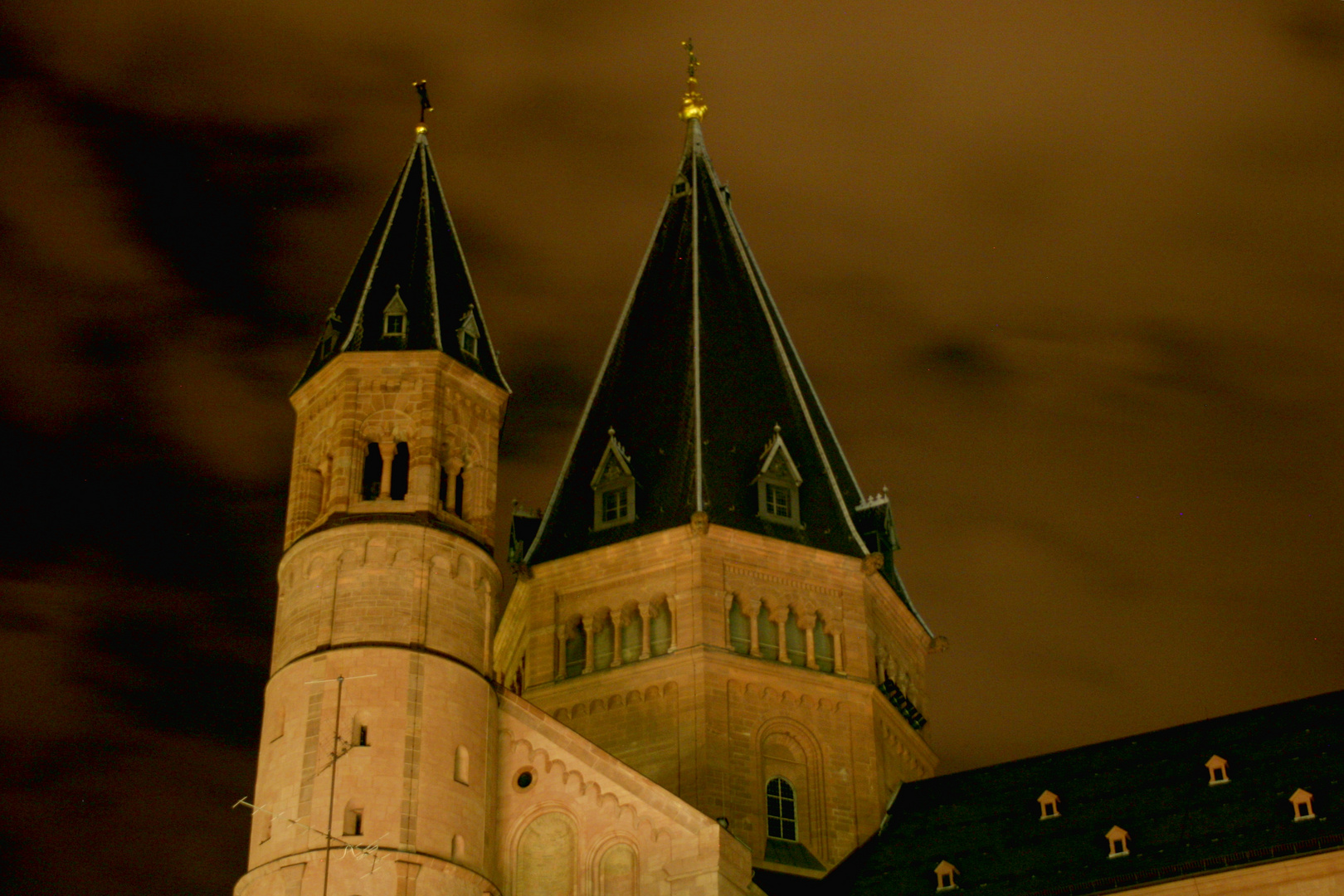 Dom bei Nacht