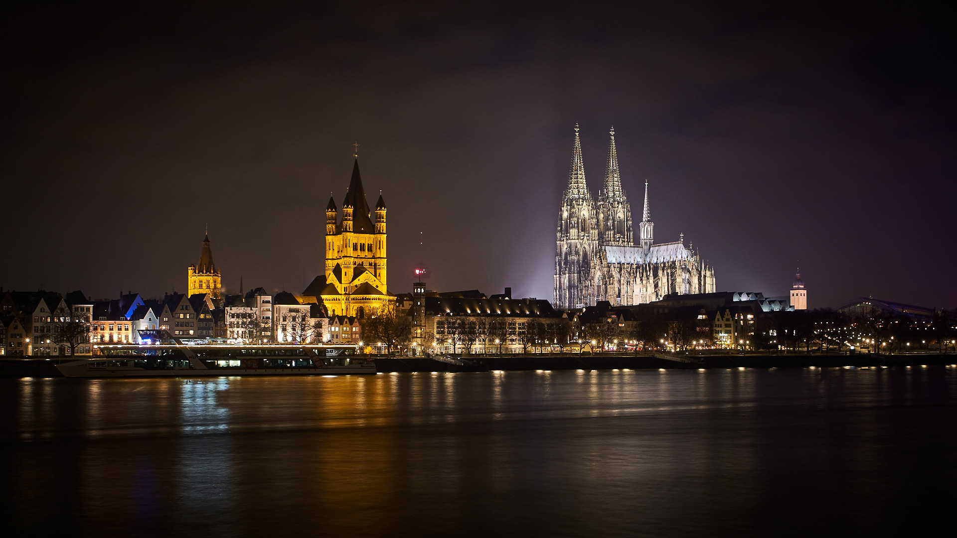 Dom bei Nacht