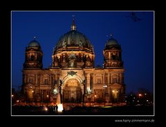 Dom bei Nacht