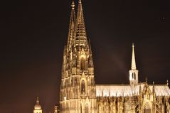 Dom bei Nacht