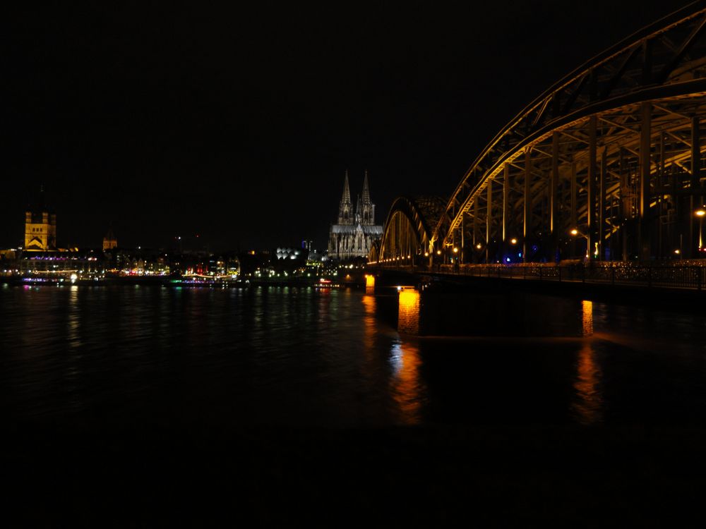 Dom bei Nacht