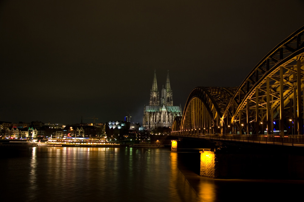 Dom bei Nacht