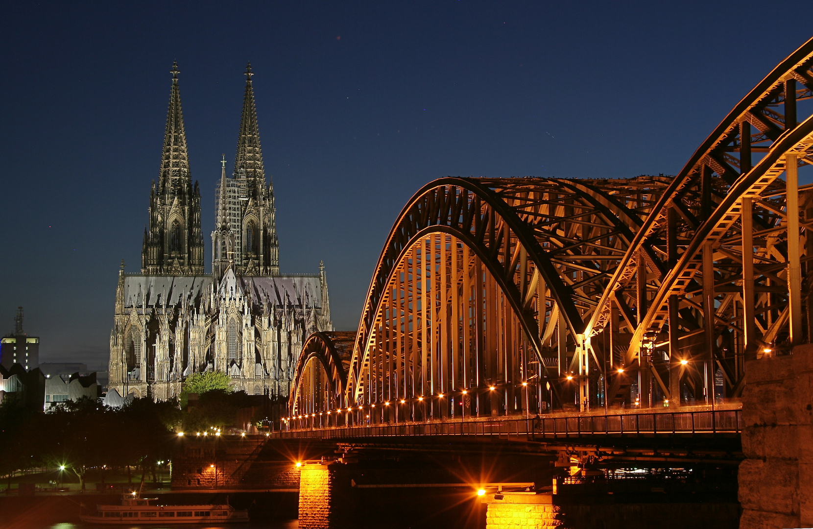 Dom bei Nacht