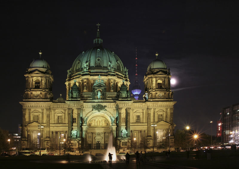 Dom Berlin - blue night