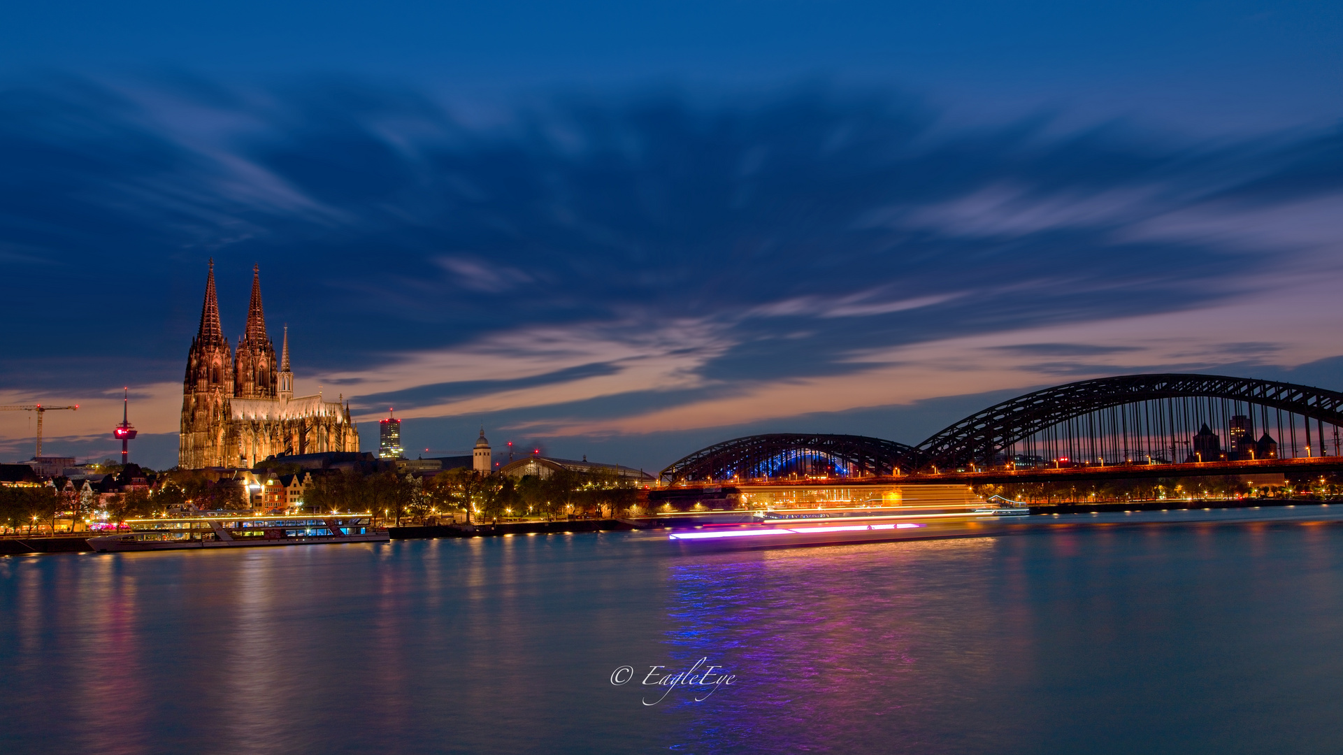 Dom blue hour