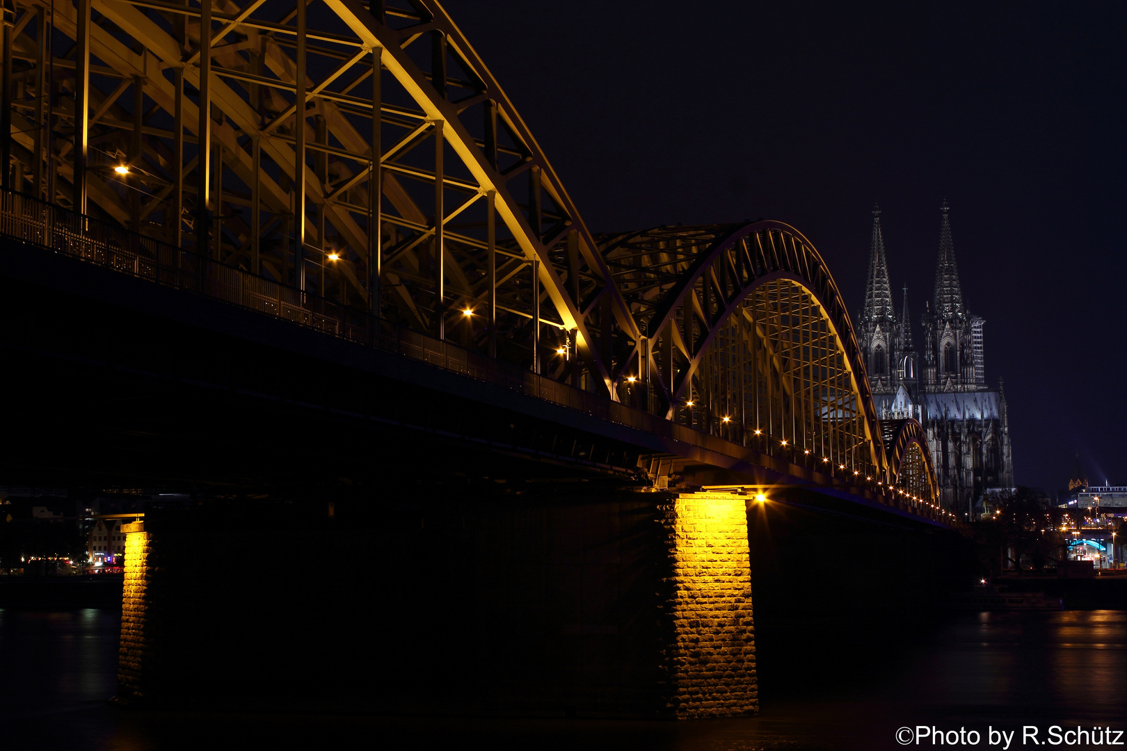 Dom CGN in der Nacht