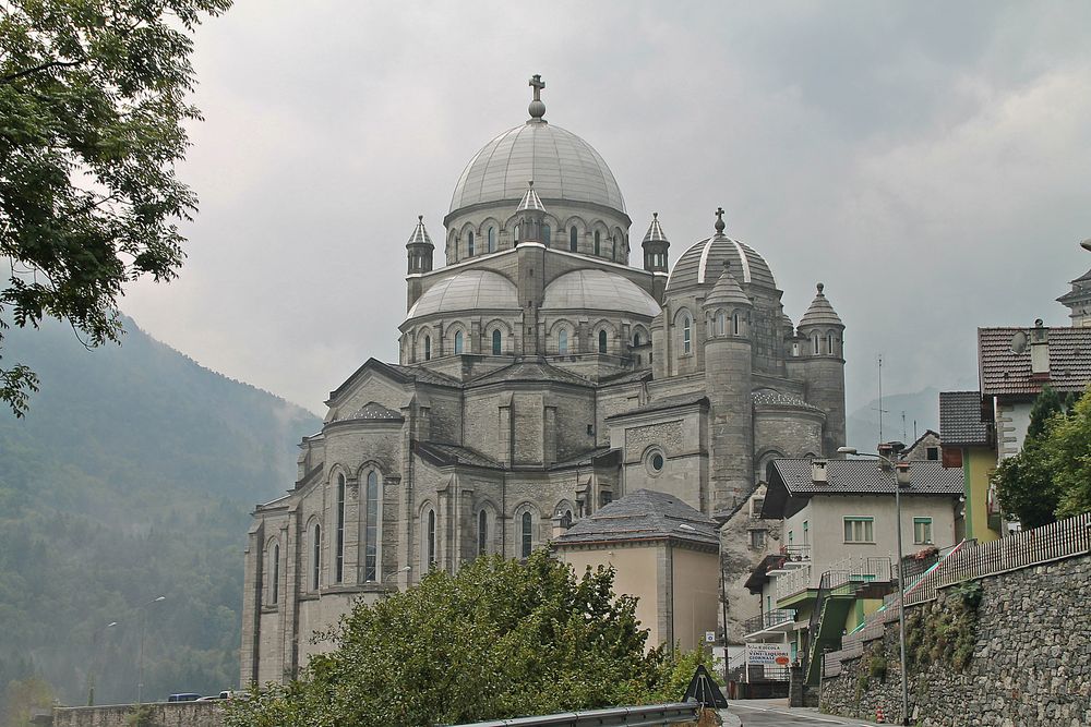 Dom der Wallfahrtskirche Madonna die Re (Santuario della Madonna di Re)