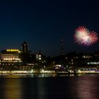 Dom Feuerwerk mit Landungsbrücken