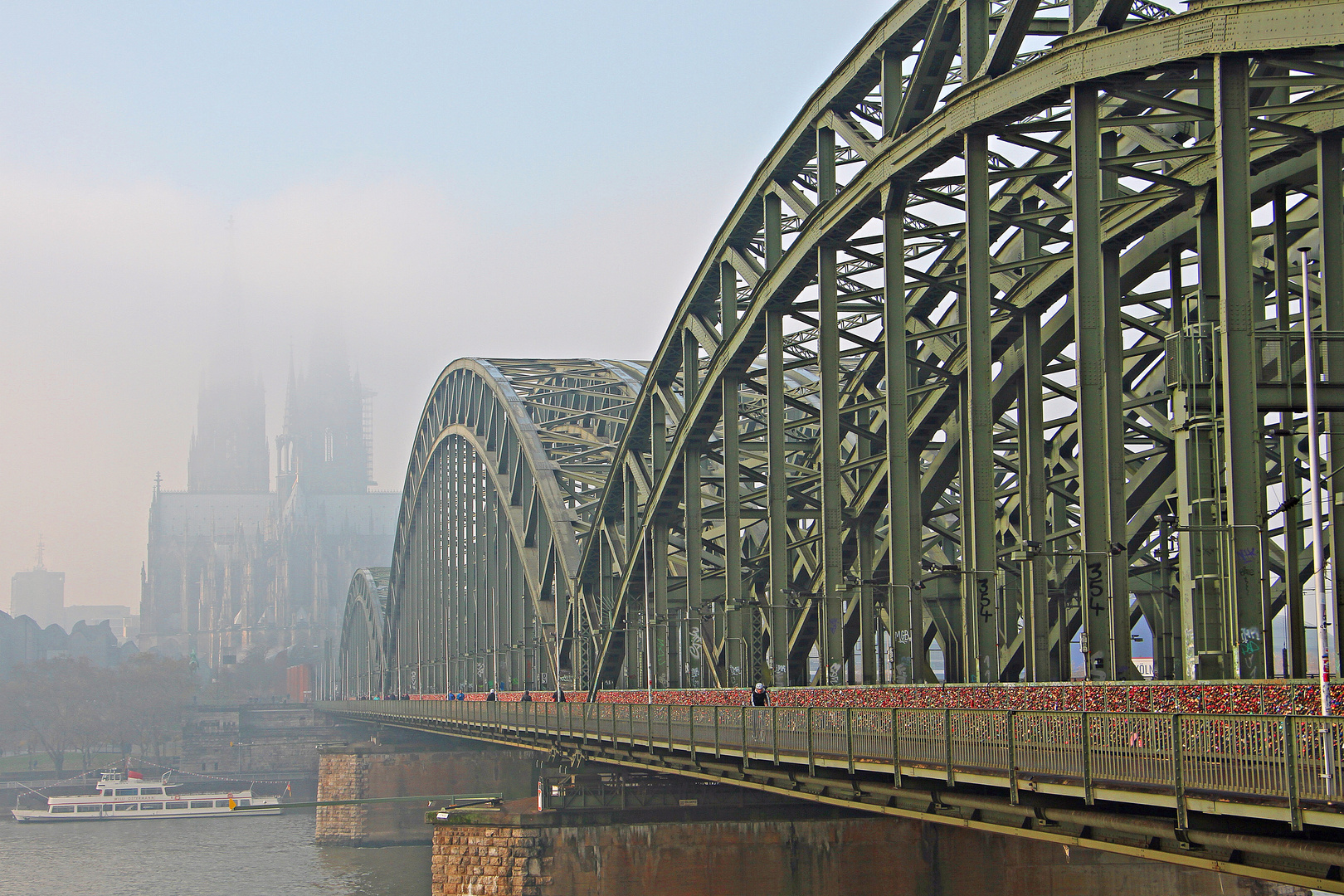 Dom im Nebel