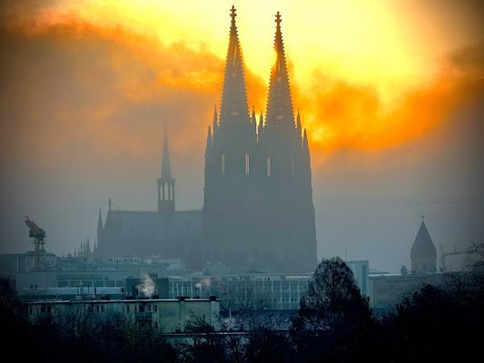 Dom im Sonnenaufgang