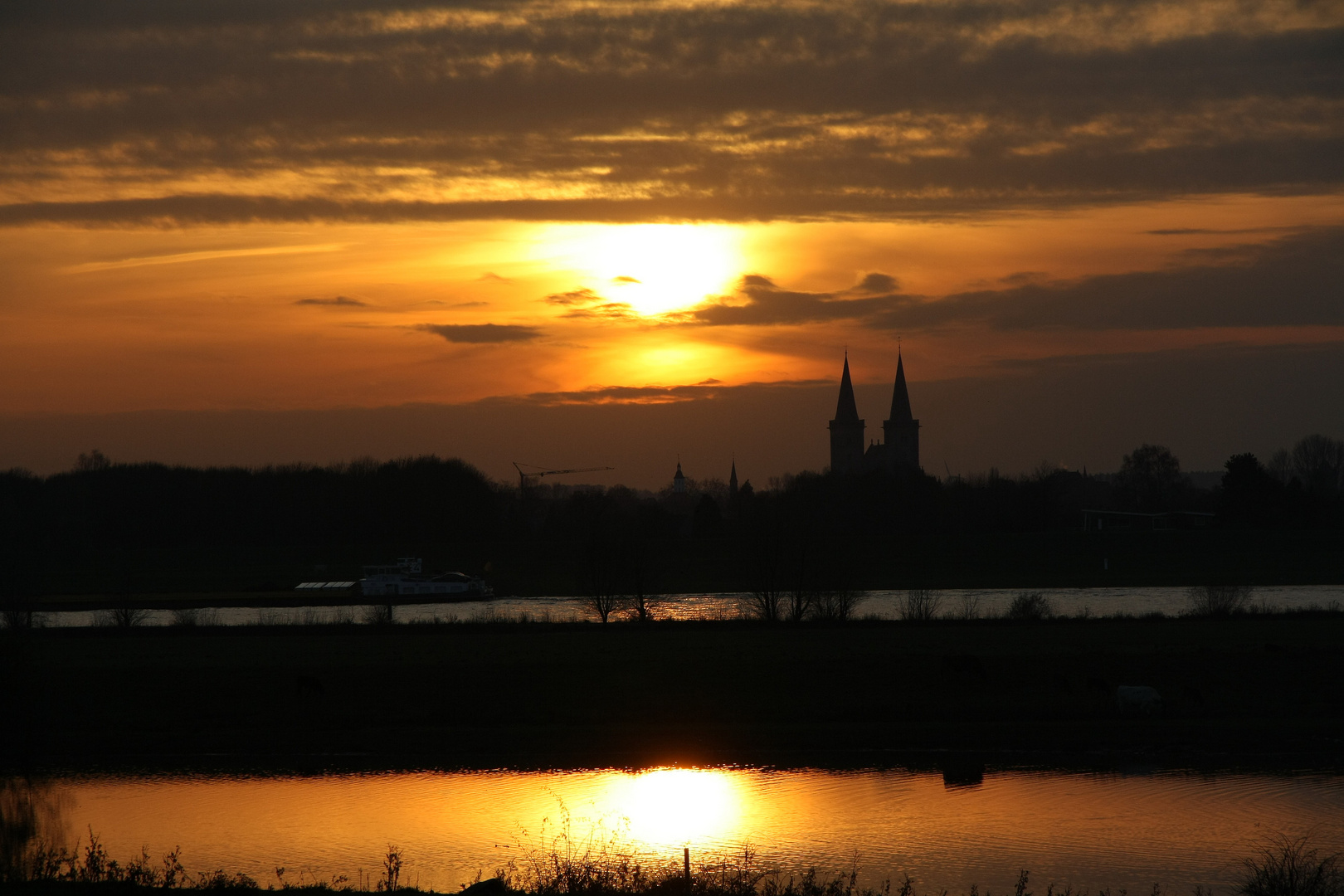 Dom im Sonnenuntergang