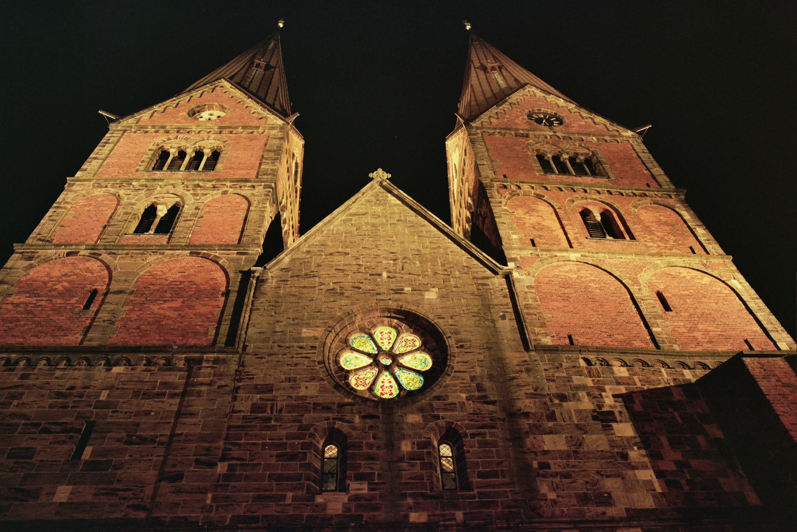 Dom in Bücken bei Nacht