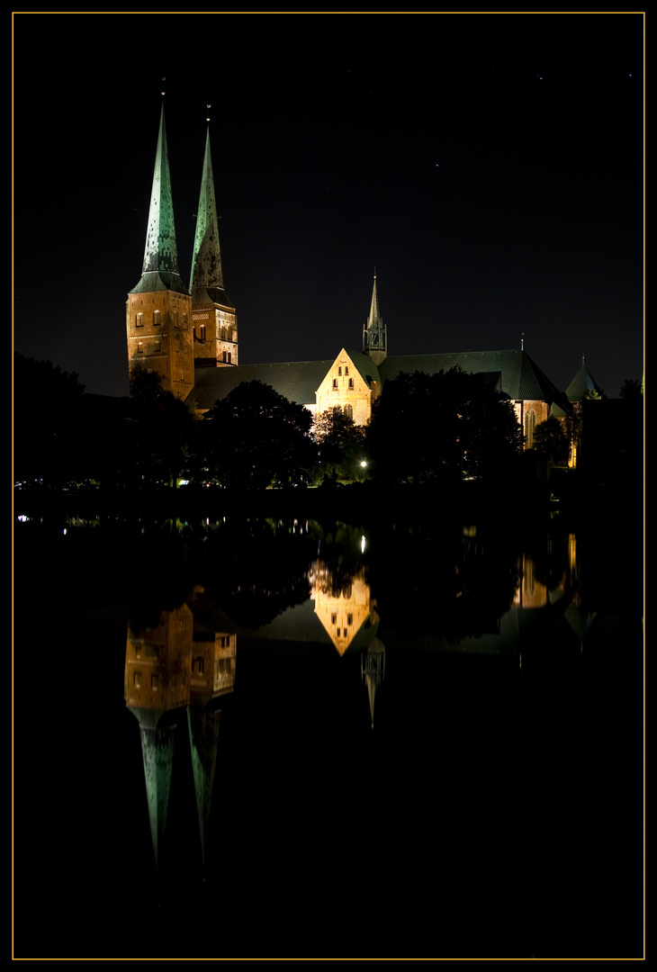 Dom in Lübeck bei Nacht