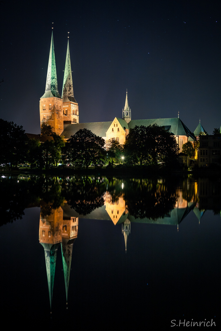 Dom in Lübeck bei Nacht (V2)