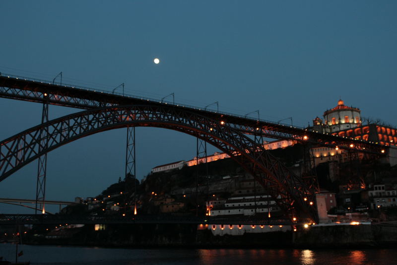 Dom-Luís-Brücke in Porto/Portugal bei Nacht