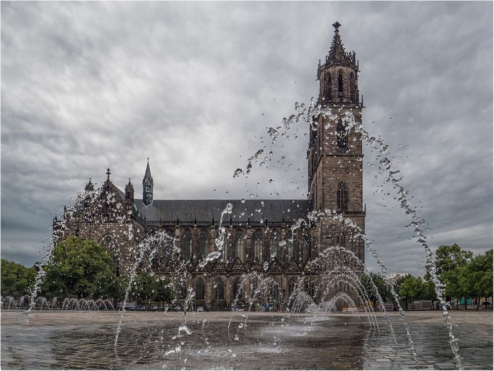 Dom Magdeburg mit Wasserspiel...