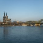 Dom mit Brücke bei Top Winterwetter