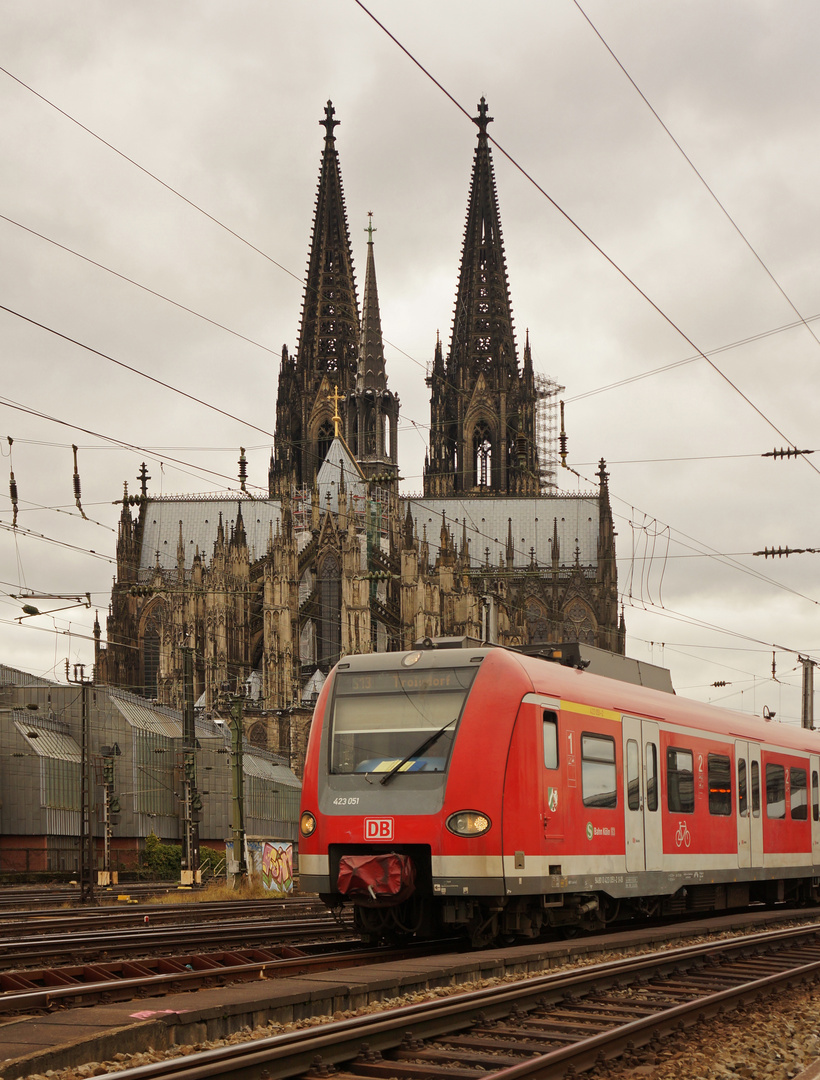 Dom mit Gleisanschluss