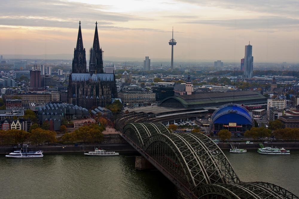 Dom ,Rhein und Brücke