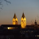 Dom St. Maria und St. Korbinian im Abendlicht