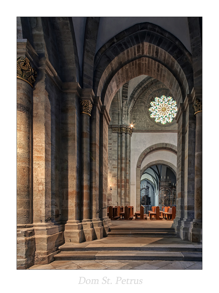 Dom St. Peter (Osnabrück) " Blick in den Seitenschiff..."