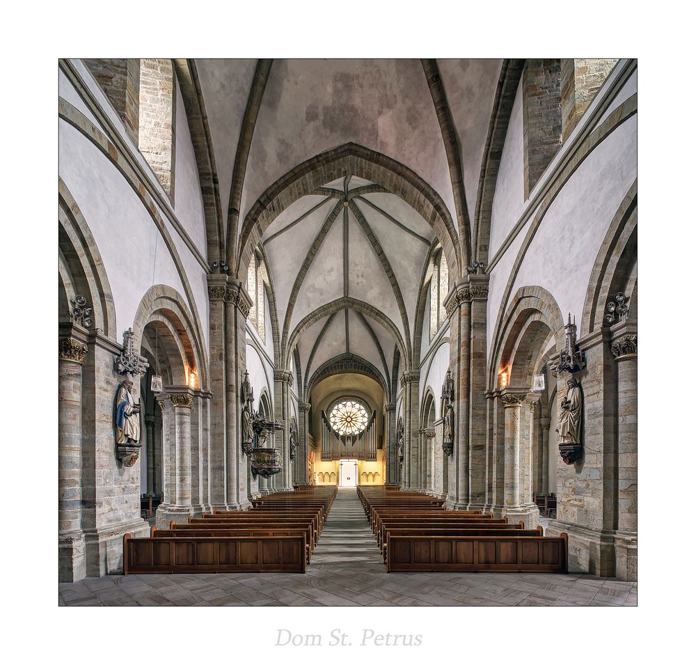 Dom St. Peter (Osnabrück) " Blick zur Orgel.."