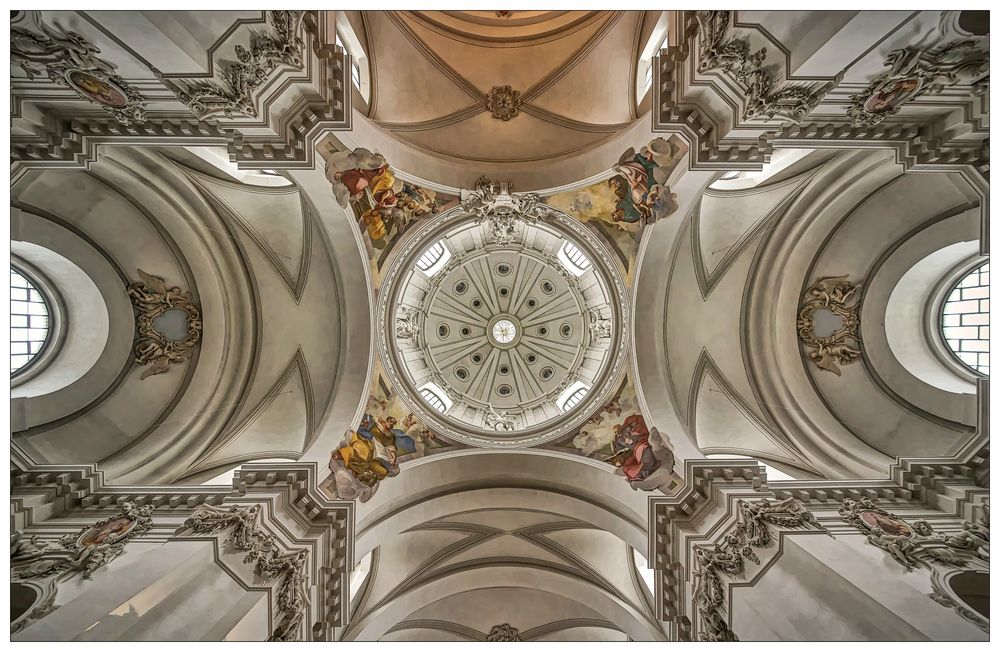 Dom St. Salvator zu Fulda " der Blick zur Kuppel, aus meiner Sicht ..."
