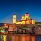 Dom St. Stephan in Passau in der der blauen Stunde.