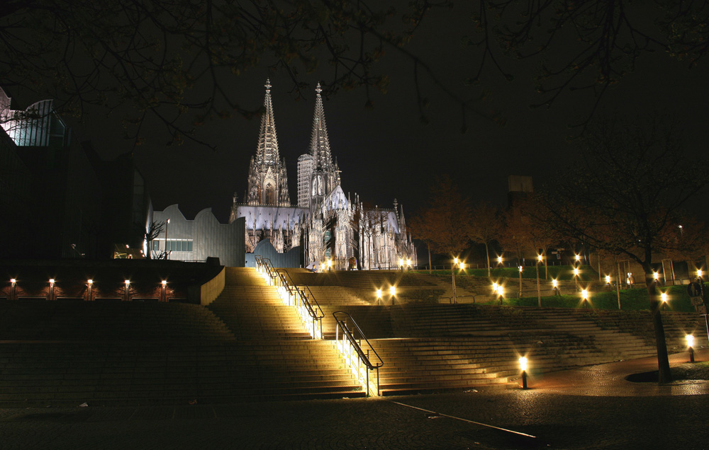 Dom - Treppen zum Rhein