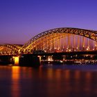 Dom und Hohenzollernbrücke am Abend