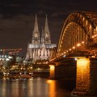 Dom und Hohenzollernbrücke bei Nacht