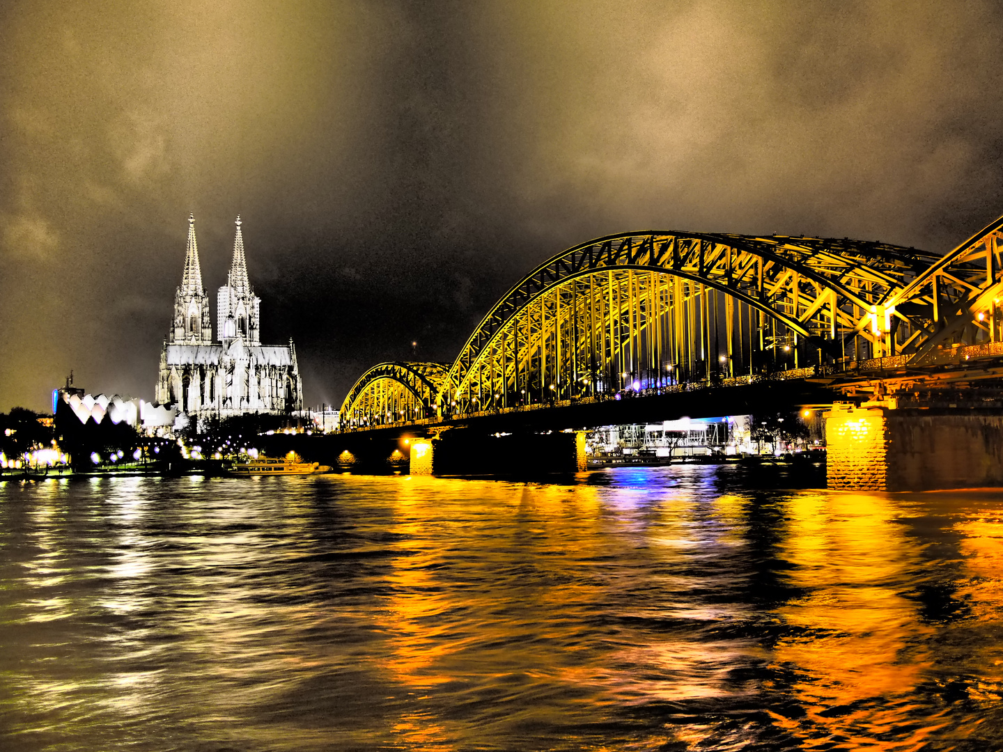 Dom und Hohenzollernbrücke mal anders...