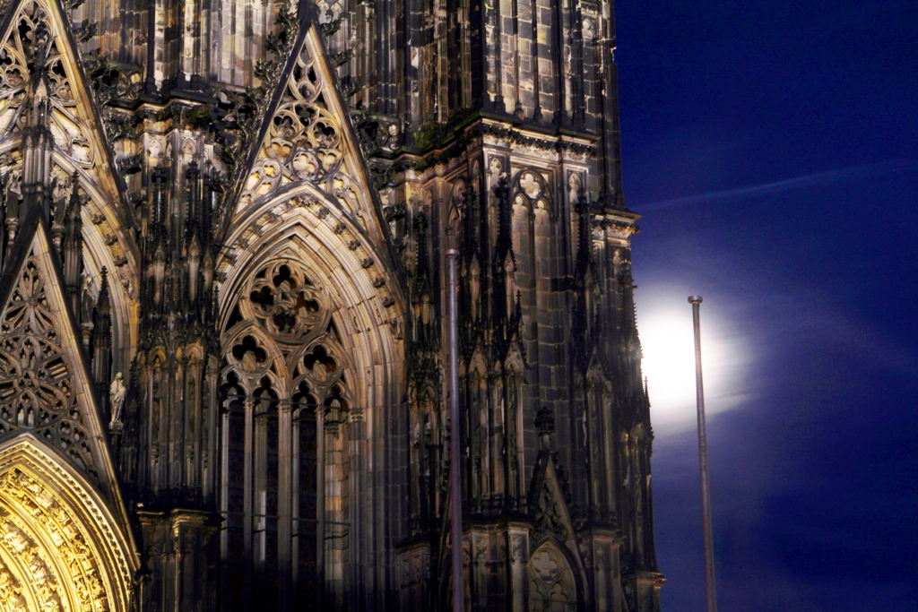 Dom und Mond