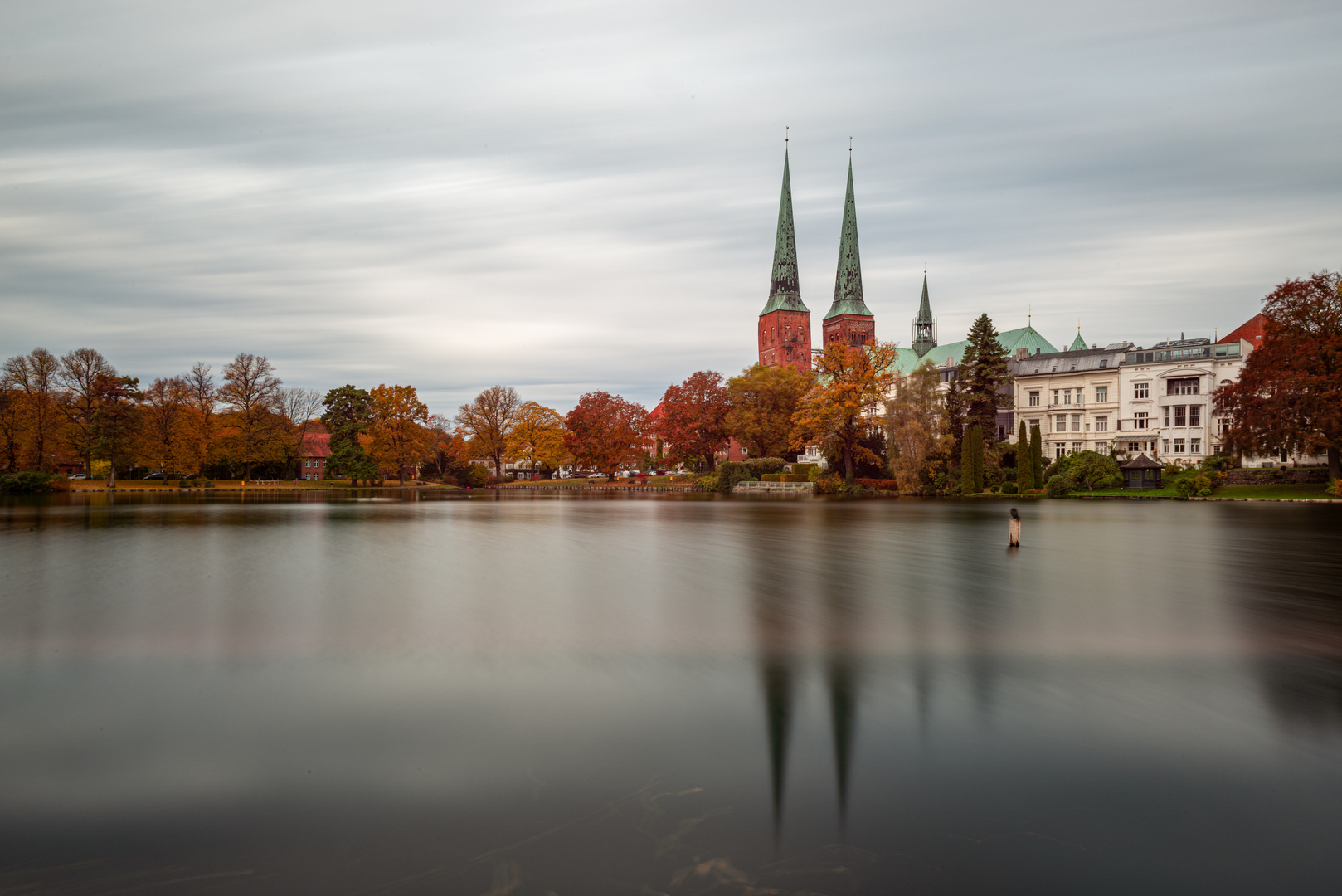 Dom zu Lübeck - Blick über den Mühlenteich