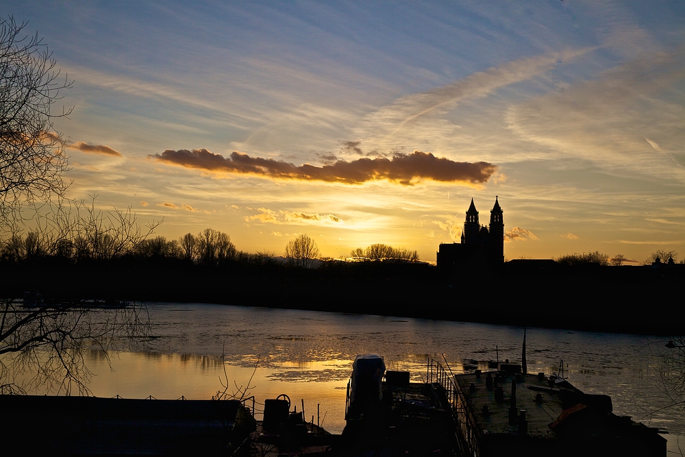 Dom zu Magdeburg im letzten Sonnenlicht