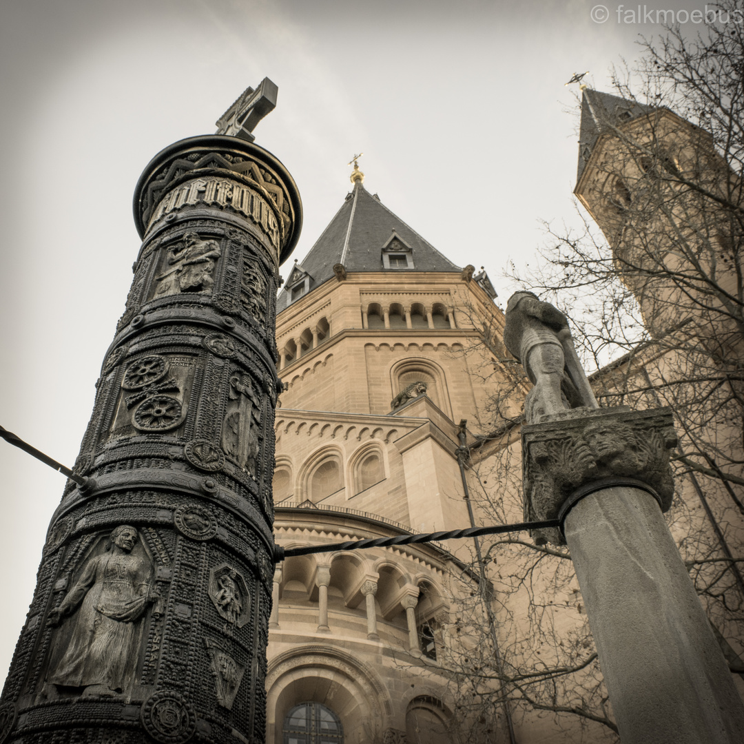 Dom zu Mainz und Nagelsäule