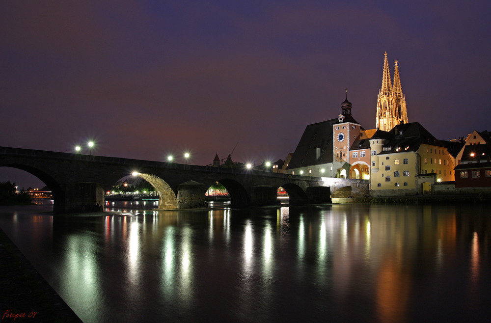 Dom zu Regensburg mit steinerner Brücke