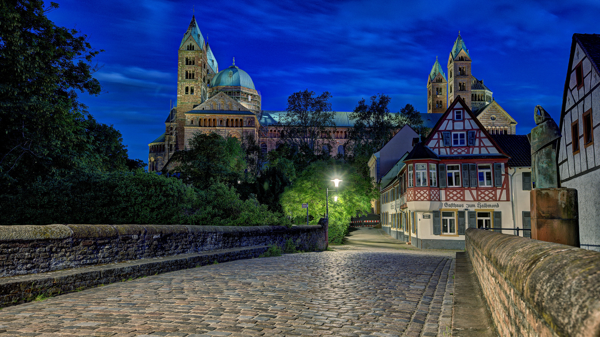 Dom zu Speyer im Nachthimmel