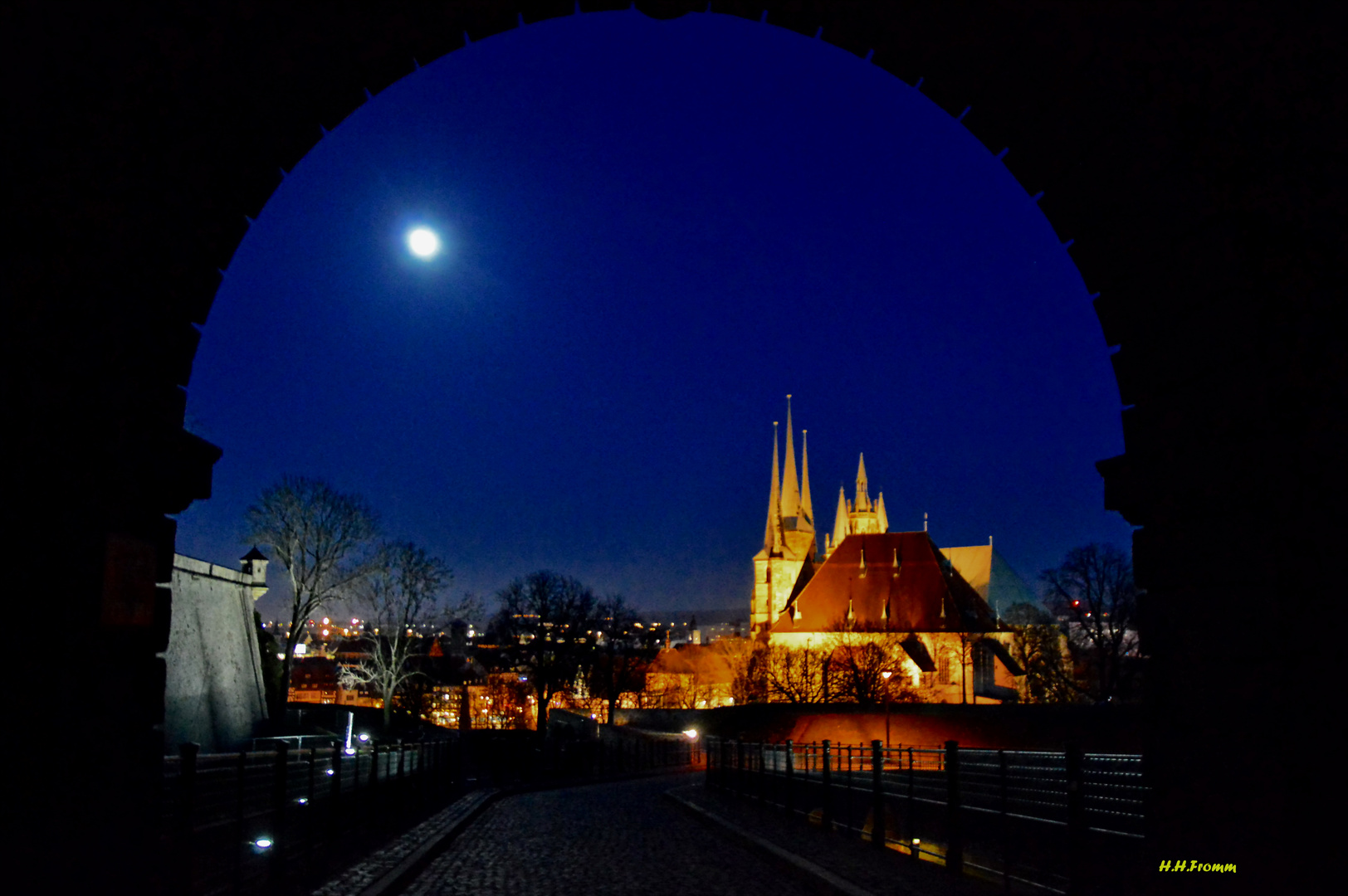 Domblick vom Petersberg in Erfurt am Abend !