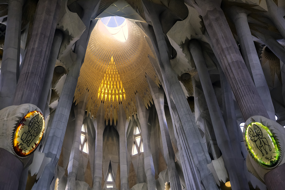 Dôme de lumière au dessus de l'autel de la Sagrada Familia