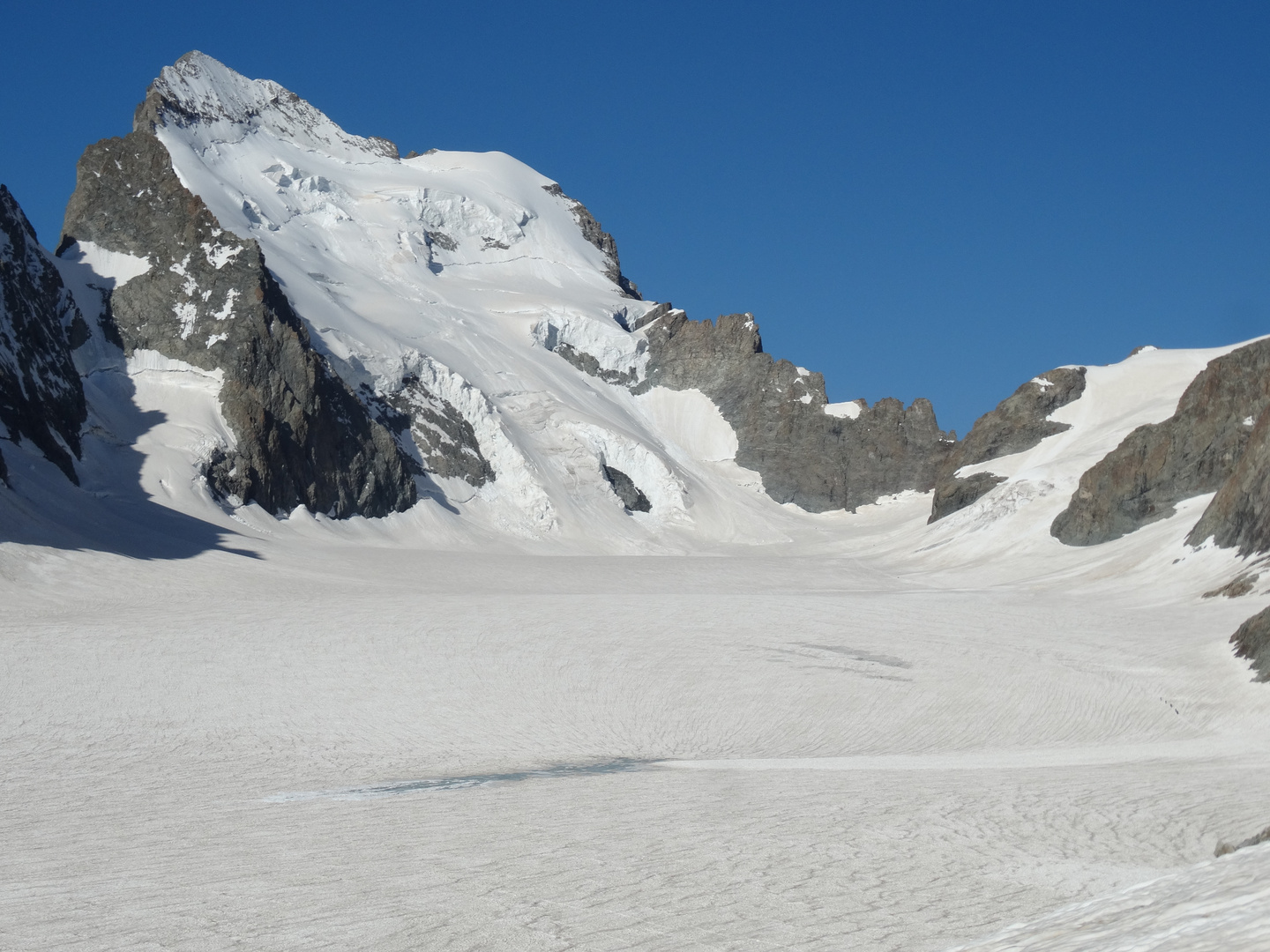 Dôme de Neige des Écrins (4015m) 