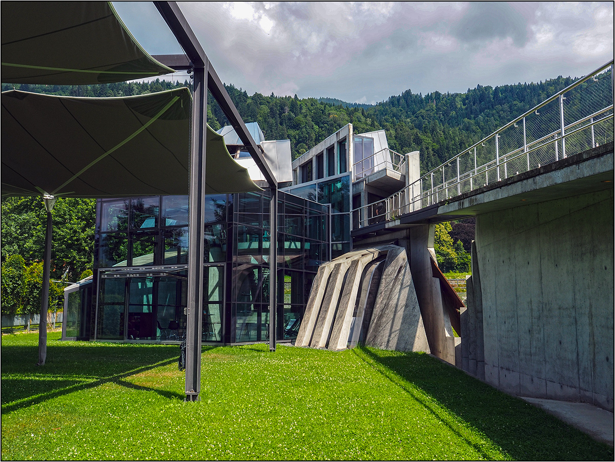 Domenigs Steinhaus vom Garten aus